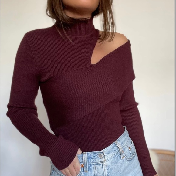 Tops - HP!! 🎉NWT Cut out mock neck sweater